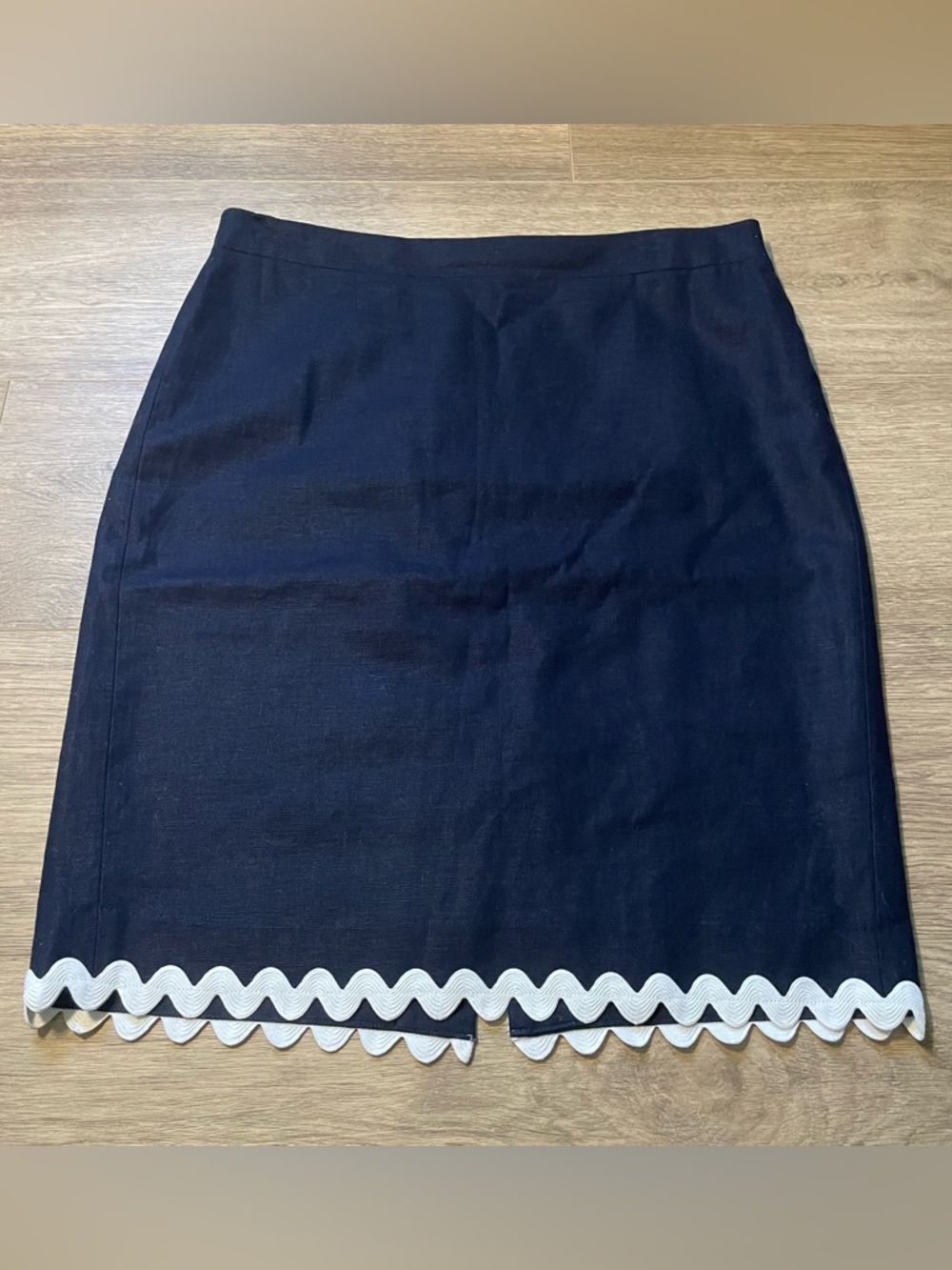 J.Crew Navy Linen Bland Pencil Skirt with White Scalloped Hem Size 6 Spring